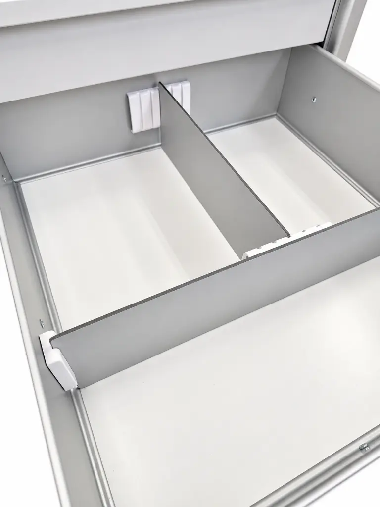 Anaesthetic-Trolley-AT-5353-1S-4M-UP-drawer-divider-closeup-20261008-144033-clean.webp